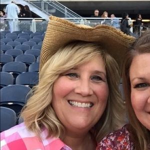 Meet your Posher, Pamela